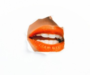 photography of woman s orange lip 925306